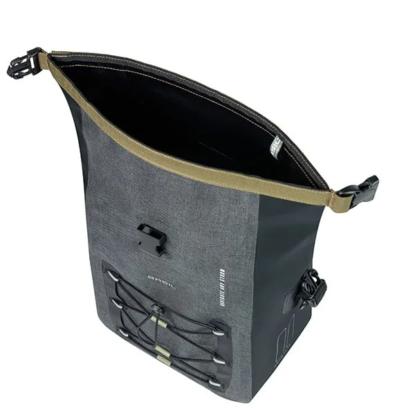 Torba za kolo Basil Navigator Storm M single bag MIK Hooks 12-15L, črna